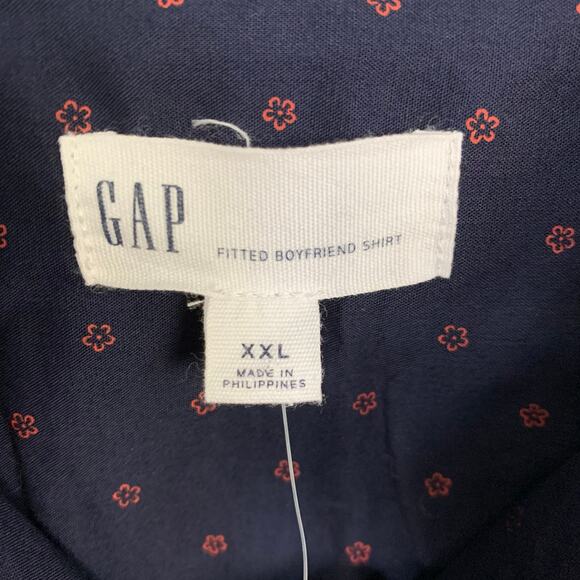 NWT GAP Navy Fitted Boyfriend Button Down with Red Flowers Size XXL - Picture 4 of 5